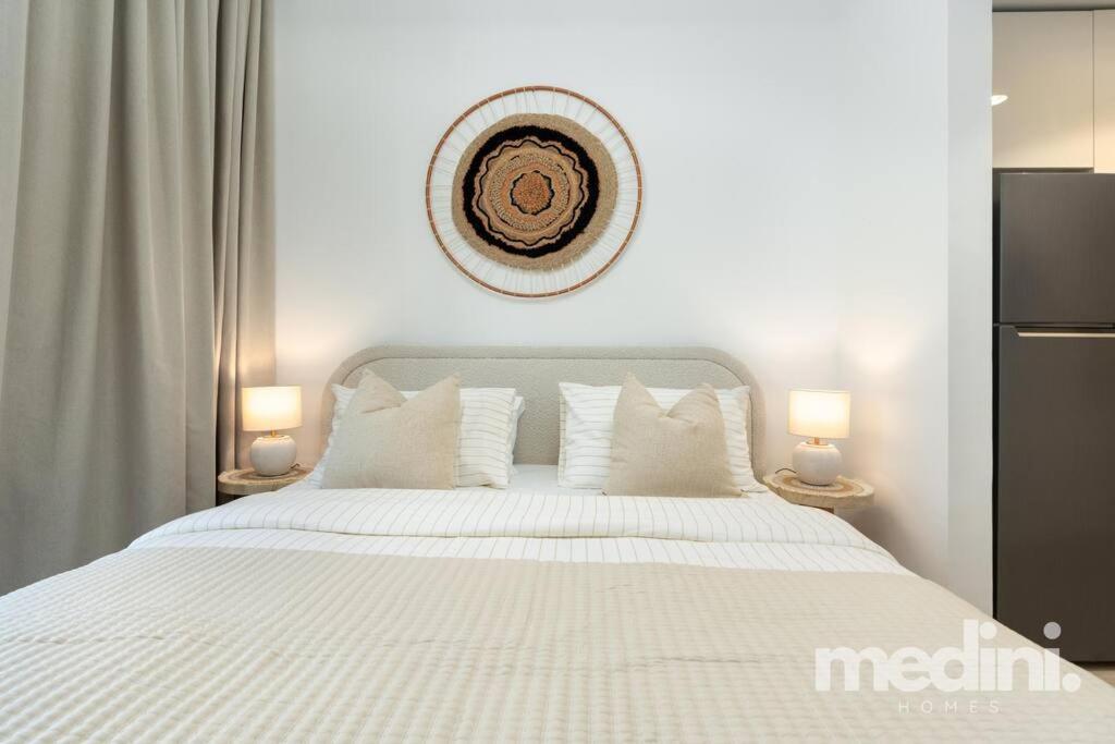 12min From Burj Khalifa - - Azizi Riviera Apartment *