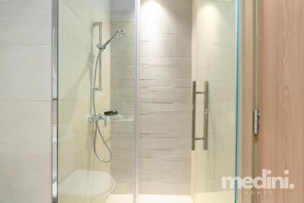 12min From Burj Khalifa - - Azizi Riviera *