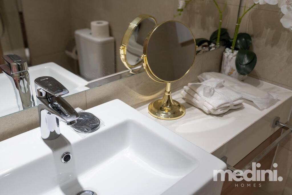 12min From Burj Khalifa - - Azizi Riviera Apartment *